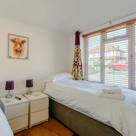 Carmel Nyaraló Whitby